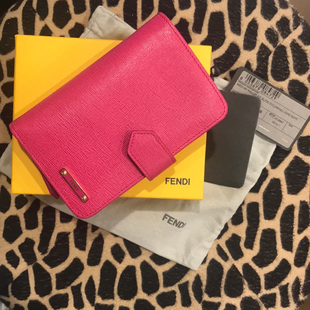 HOST PICK Like New Fendi Crayons Bifold Wallet - Fuschia